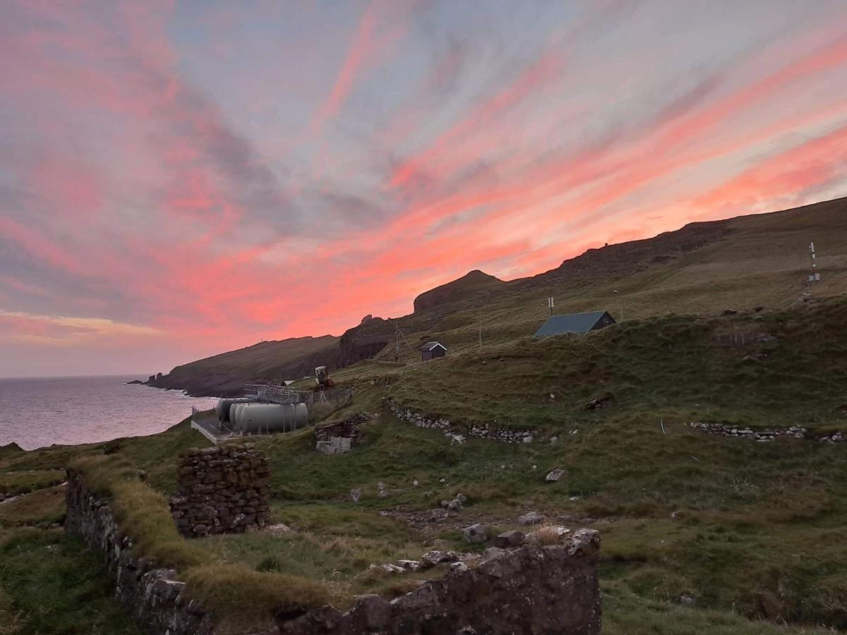 The Old House Close To The Ferry To Mykines Sorvagur Exterior photo